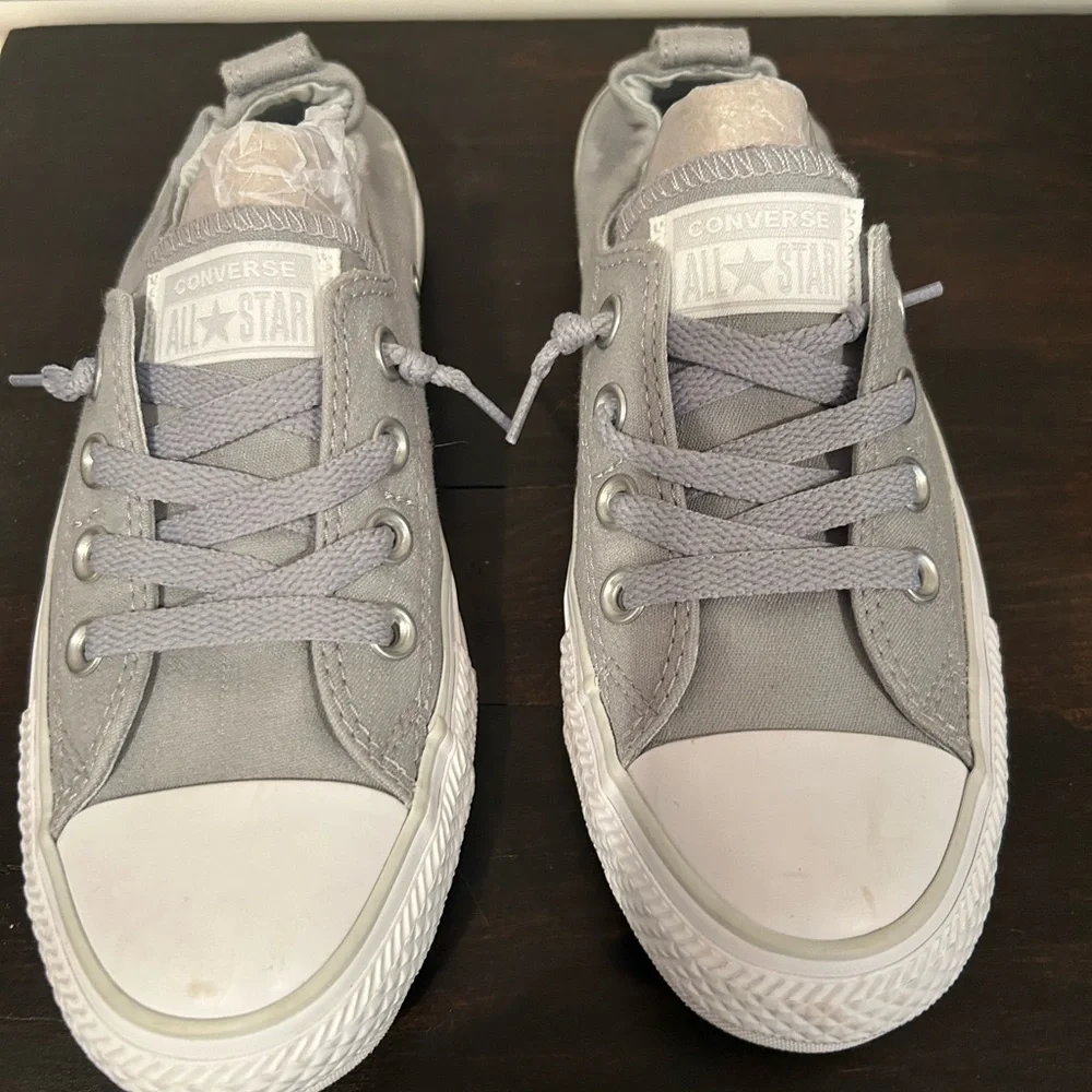 Converse Low Top Sneakers in Light Gray
